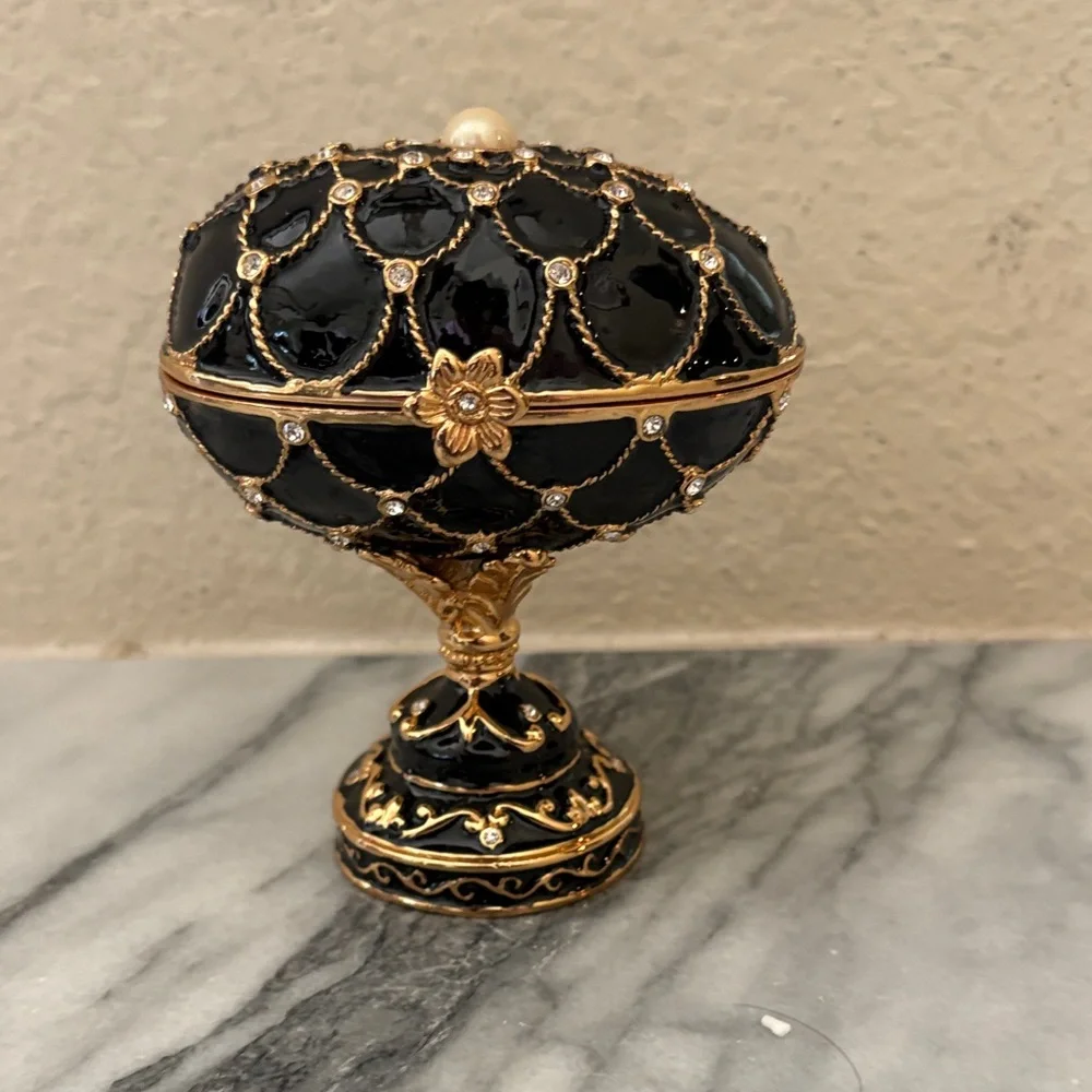 Black Egg Box - Picture 1 of 2